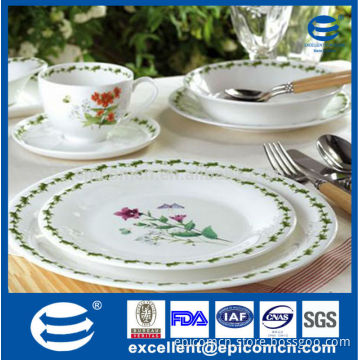 a floral design, scalloped edge, and gold rim composed Set of 6 marked porcelain dessert/salad plates